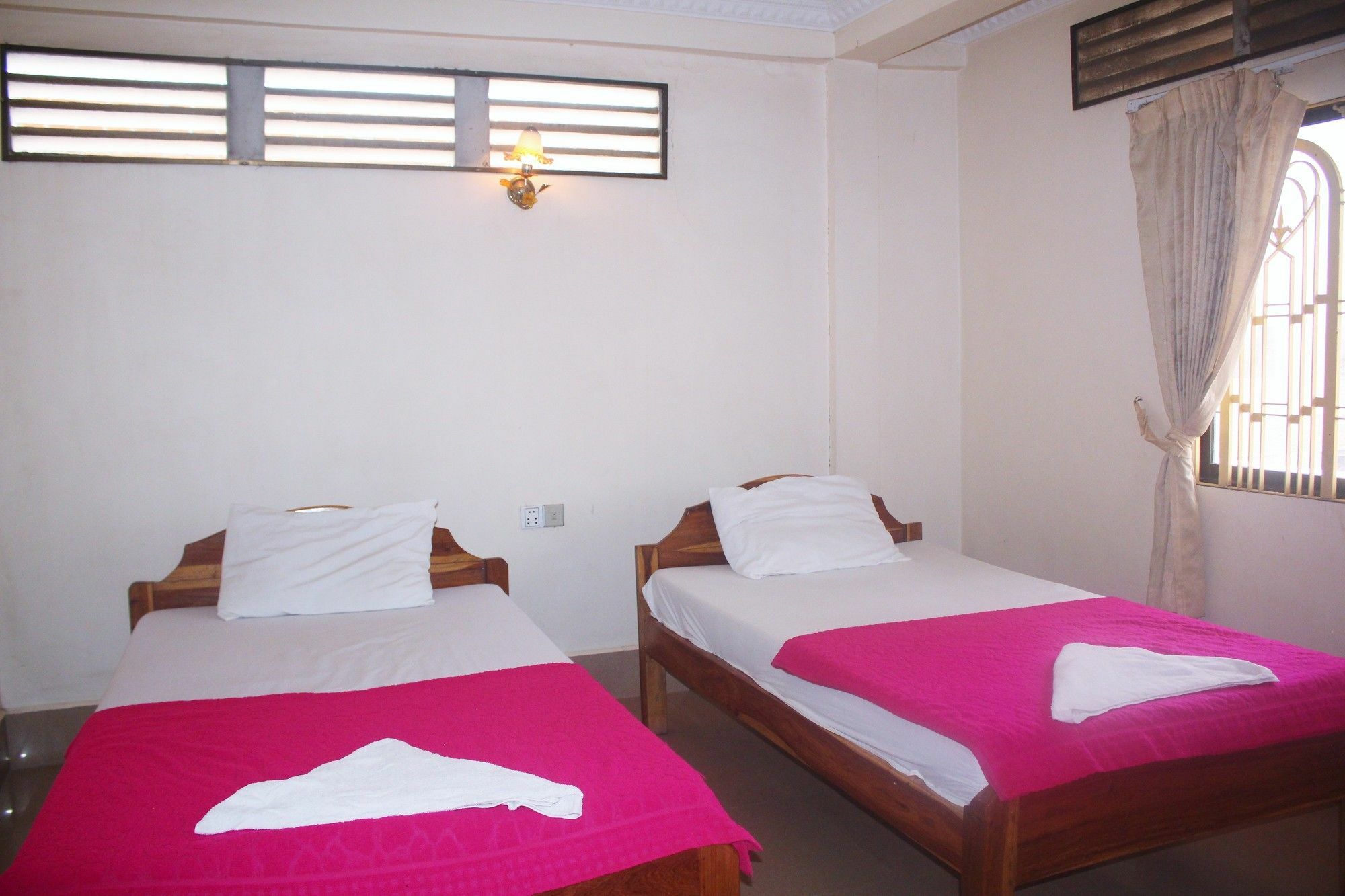 Shang Hai Guesthouse Battambang Dış mekan fotoğraf